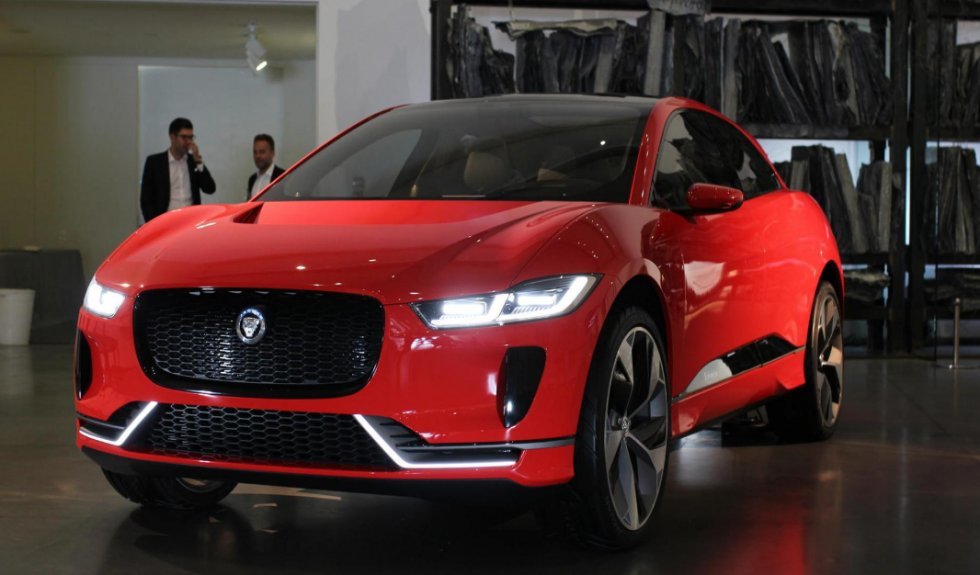 Jaguar I-PACE ruller sig ud mod Tesla Model X
