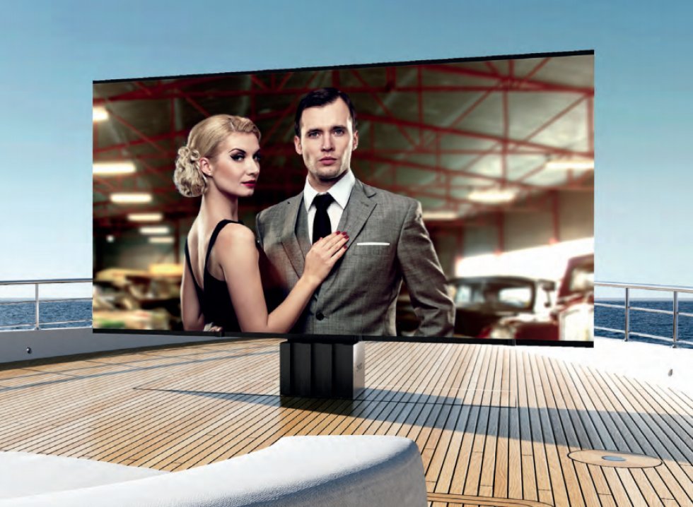Her er den 200" store selvudfoldende LCD-skærm til din luksus-yacht!