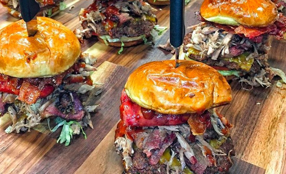 Burgerbar i USA skaber The Boss Burger: en meatlover med fem slags kød