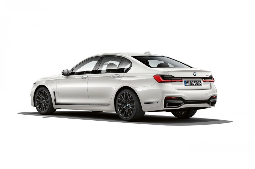 BMW løfter sløret for deres 745e hybrid-sedan