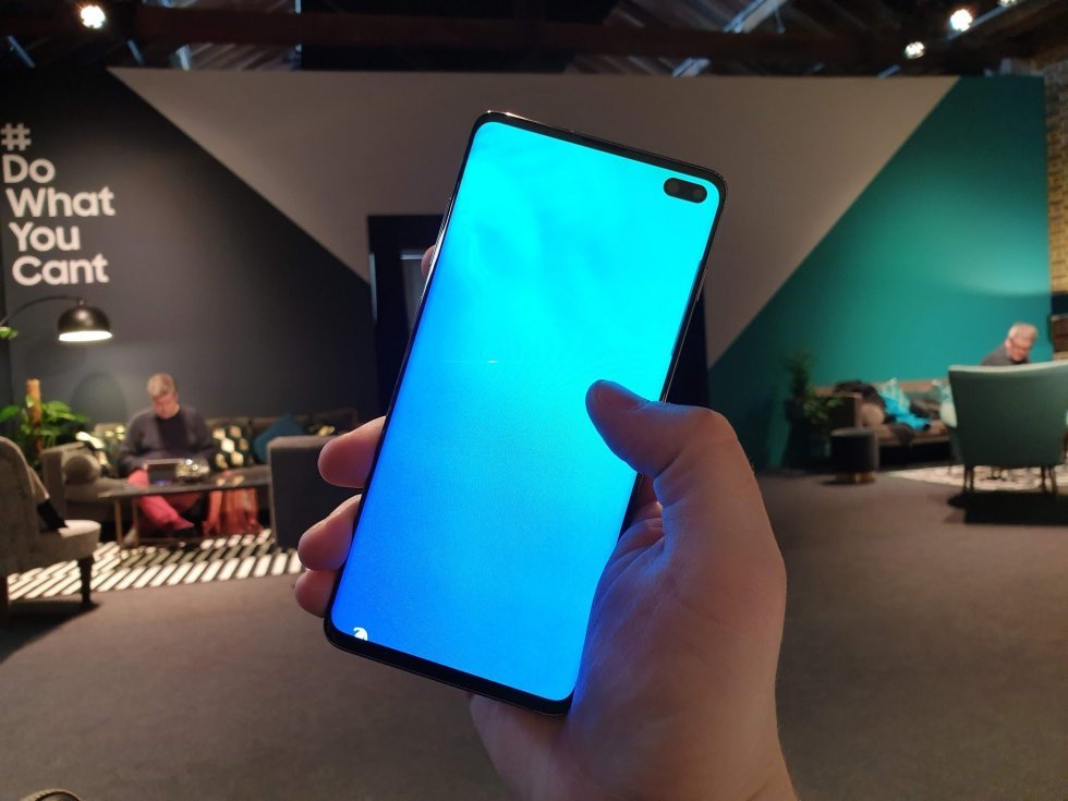 Infinity-O displayets udskæring er den mest iøjenfaldende feature på de nye mobiler - Samsungs nye Galaxy S10 Serie: Det du skal vide om de fire nye telefoner - og overraskelsen