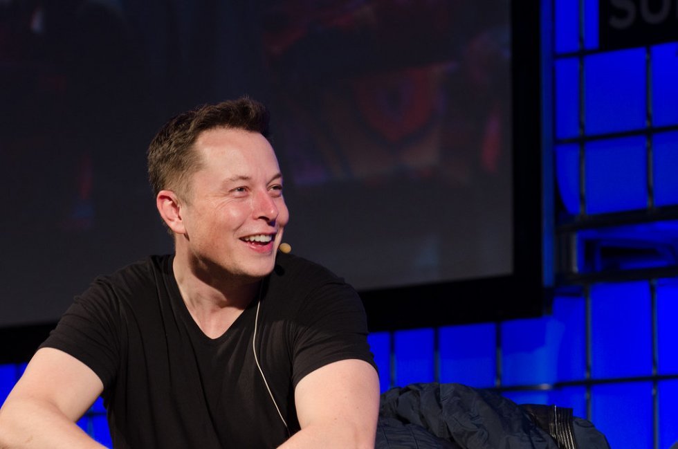 Elon Musk har udgivet en soundcloud-rap og skiftet Twitter-navn til Jung Musk