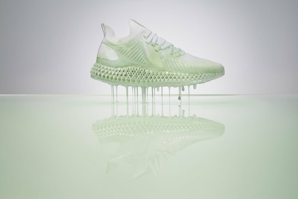 Adidas fordobler produktionen af sneaks lavet med bjærget plastik fra havene