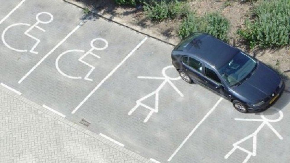 Kvinder er bedre til at parkere lovligt end mænd