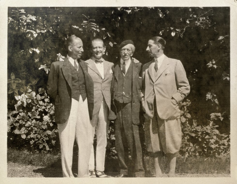Alfred Cartier med sønnerne Jacques, Louis og Pierre. 1922 Foto: Archives Cartier Paris - Cartier - en flirt med historien og et af verdens første og fineste armbåndsure