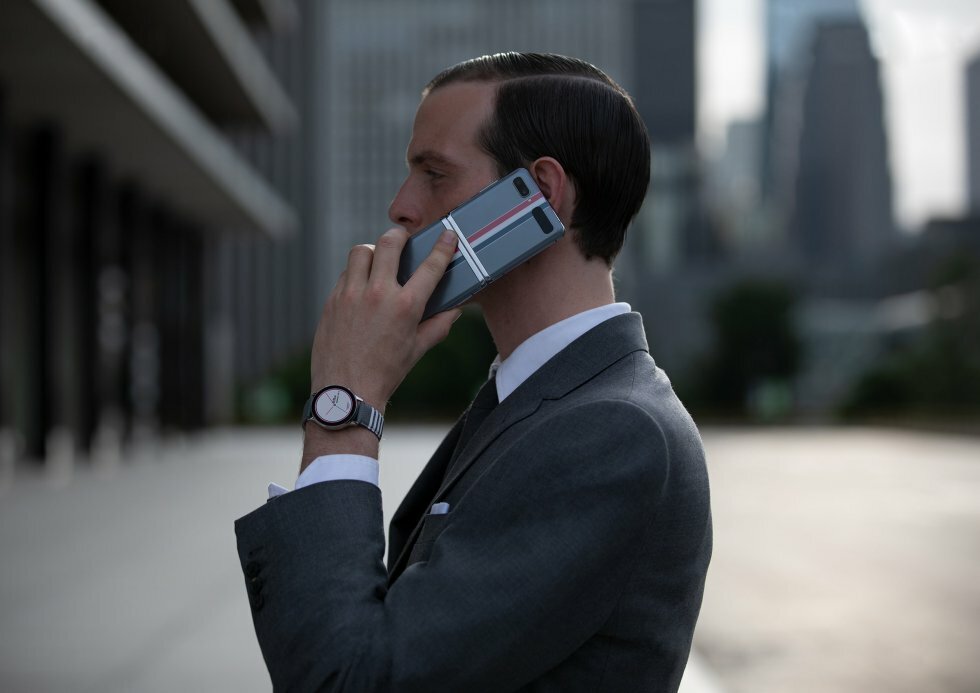 Samsung lancerer limited edition flip-phone med modeikon Thom Browne