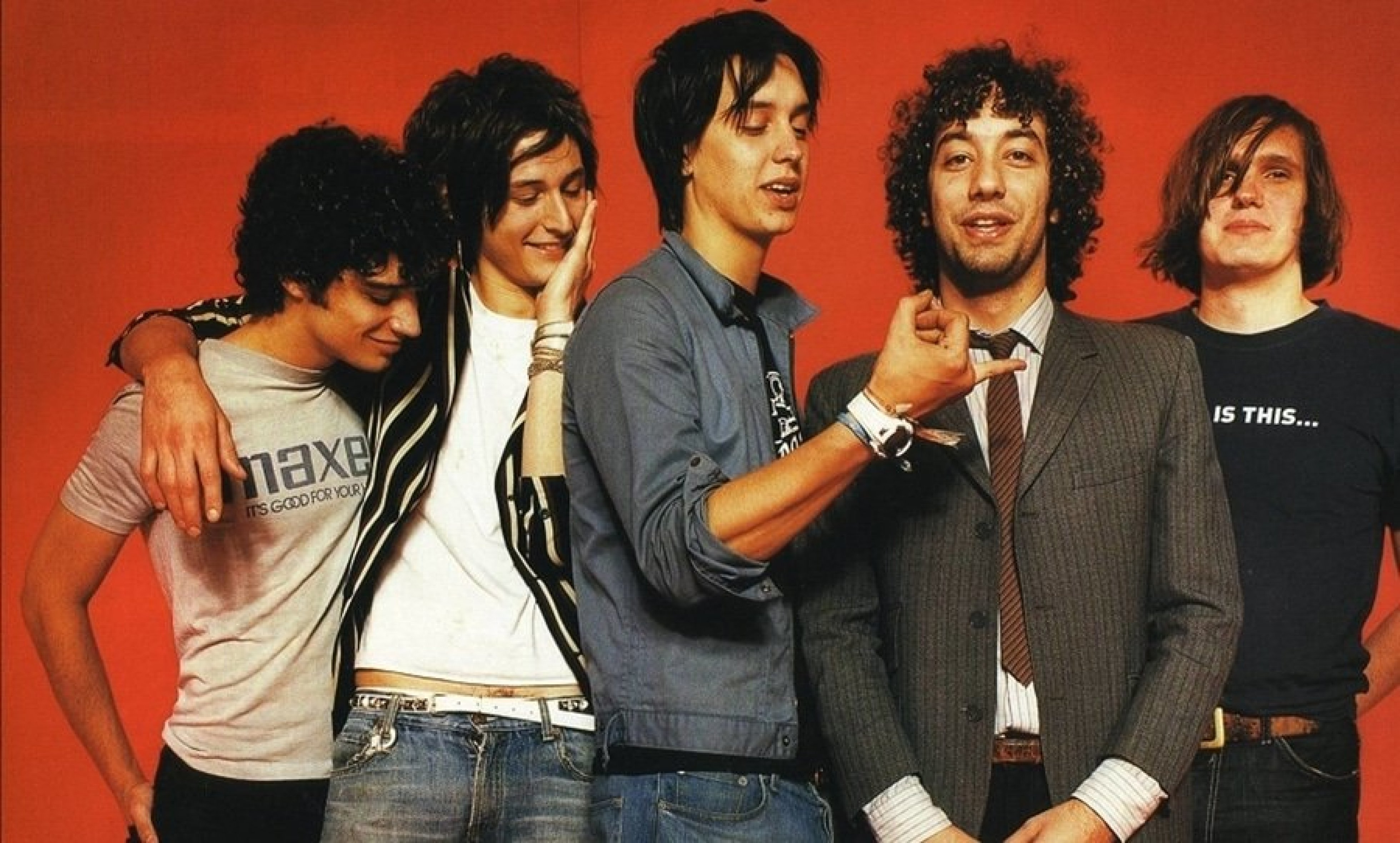 The strokes 2024. Stroke. Strokes 2005. The strokes рок группа. The strokes is this it 2001.