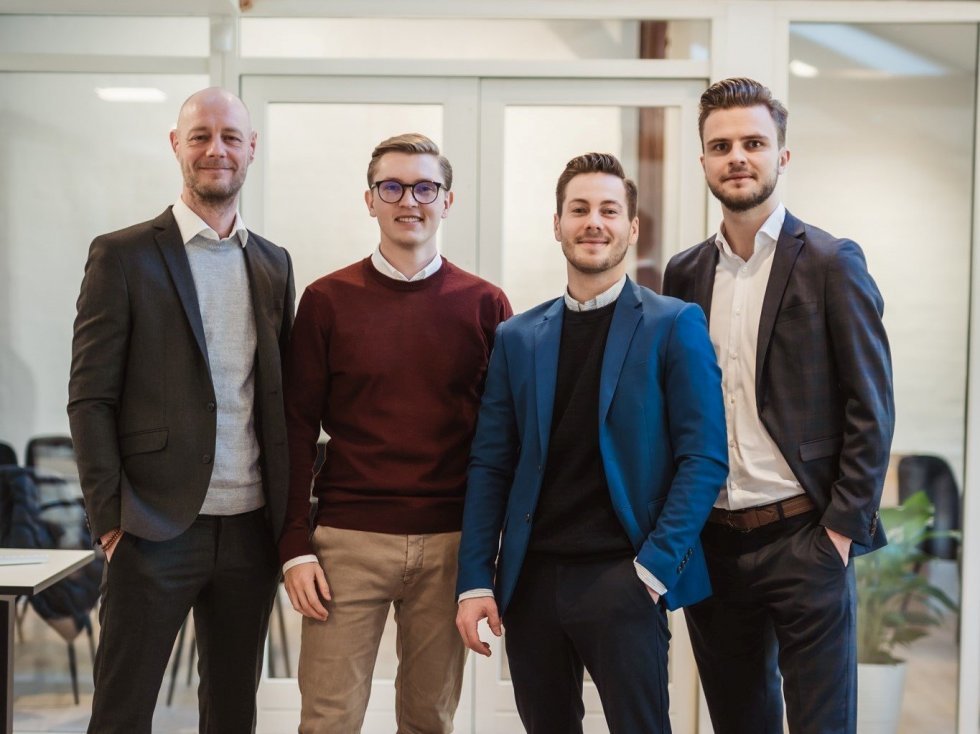 Fra venstre: Mads Schioldan, Alex Larsen, Michael Bendtsen og Joakim Skak - Krisehjælp: Iværksættere udvider p-pille leveringsservice til bred vifte af receptpligtig medicin 
