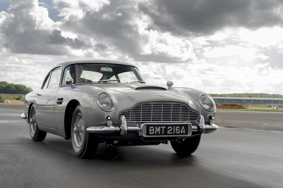 Aston Martin har genskabt den legendariske DB5 med Bond-gadgets