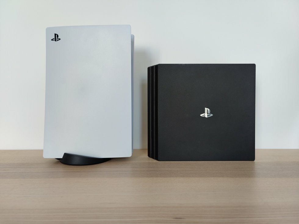 PlayStation 5 og PlayStation 4 Pro - Foto: Mikkel M. Vermeulen - Første kig: PlayStation 5 ude af boksen