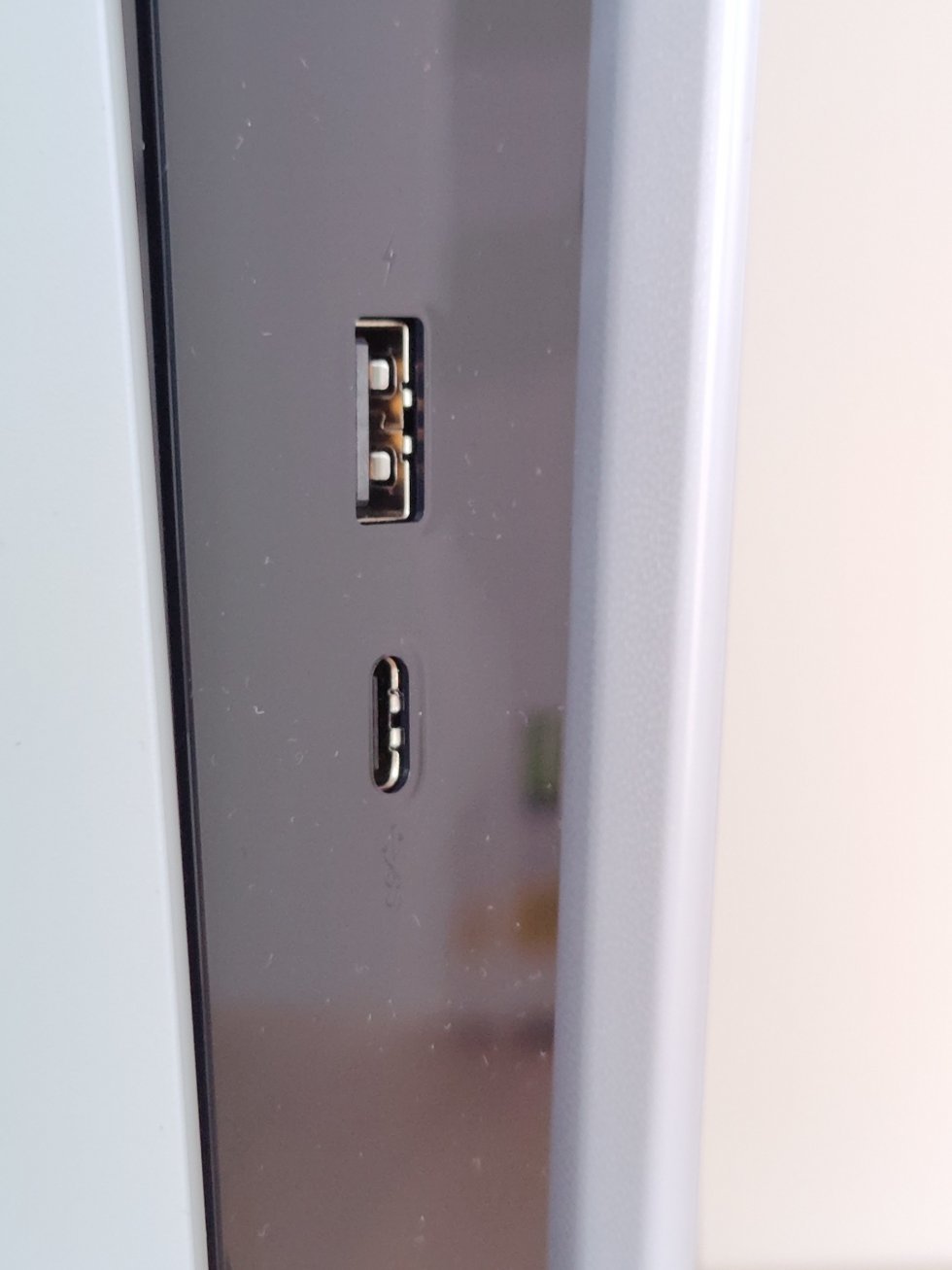 PlayStation 5 har USB-A og USB-C i frontpanelet - Første kig: PlayStation 5 ude af boksen