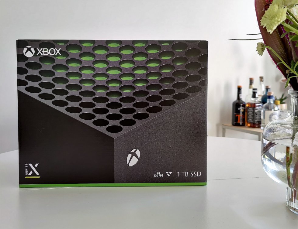 Den øverste køleramme gemmer på den genkendelige Xbox-grønne farve under overfladen - Xbox Series X - Uden box