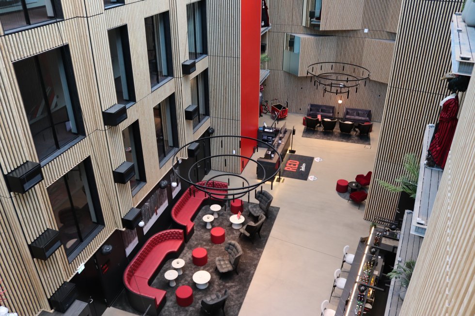 Radisson RED lobby og lounge-område - Aarhus nye hotelperle Radisson RED er klar til at byde på en tiltrængt weekendgetaway