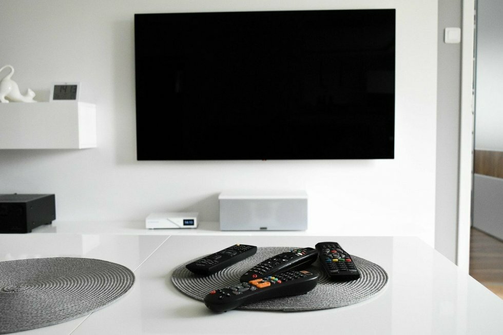 Vælg et elegant TV ophæng til fladskærmen