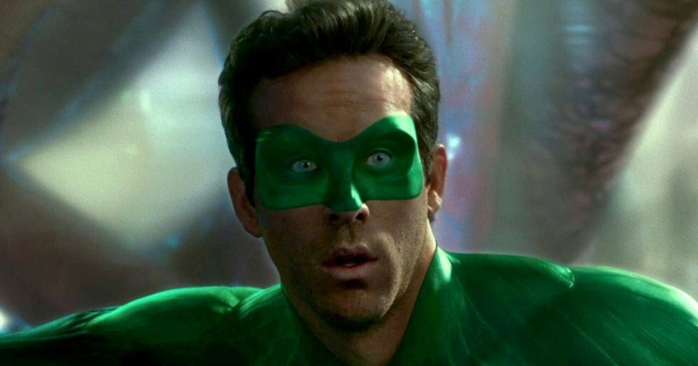 Ryan Reynolds ser Green Lantern for først gang - tweeter hele oplevelsen, mens han drikker gin