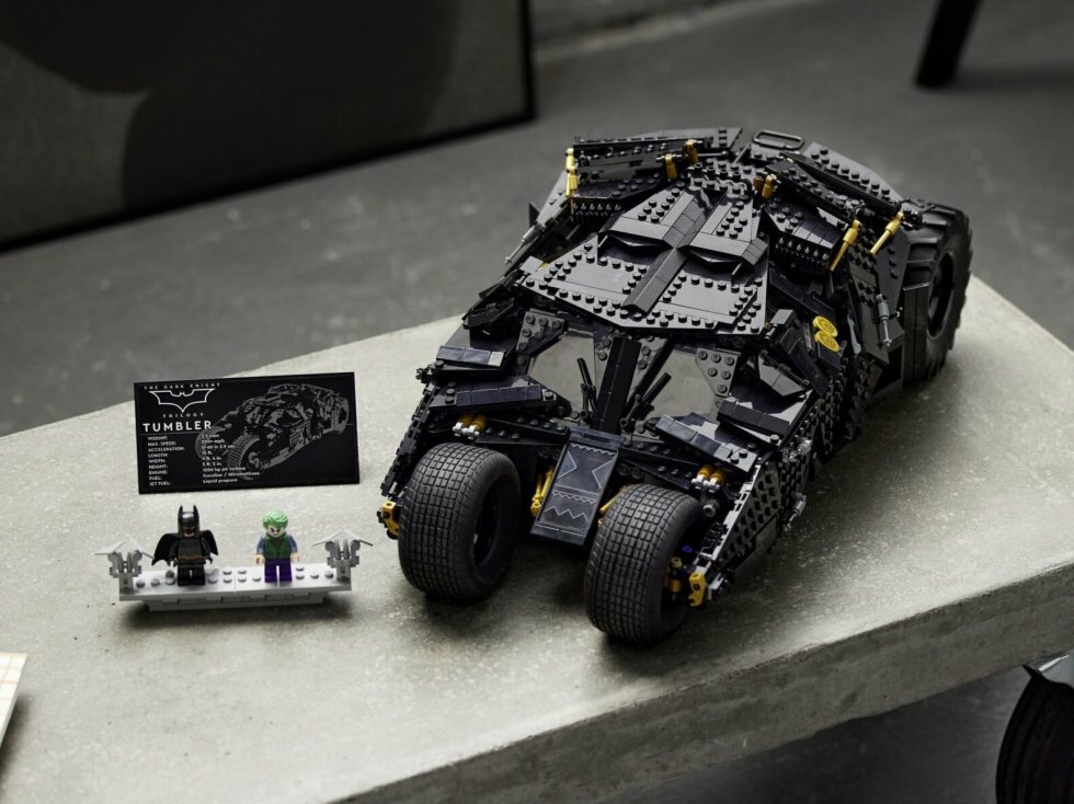 Batman Batmobil Tumbler 76240 | Connery