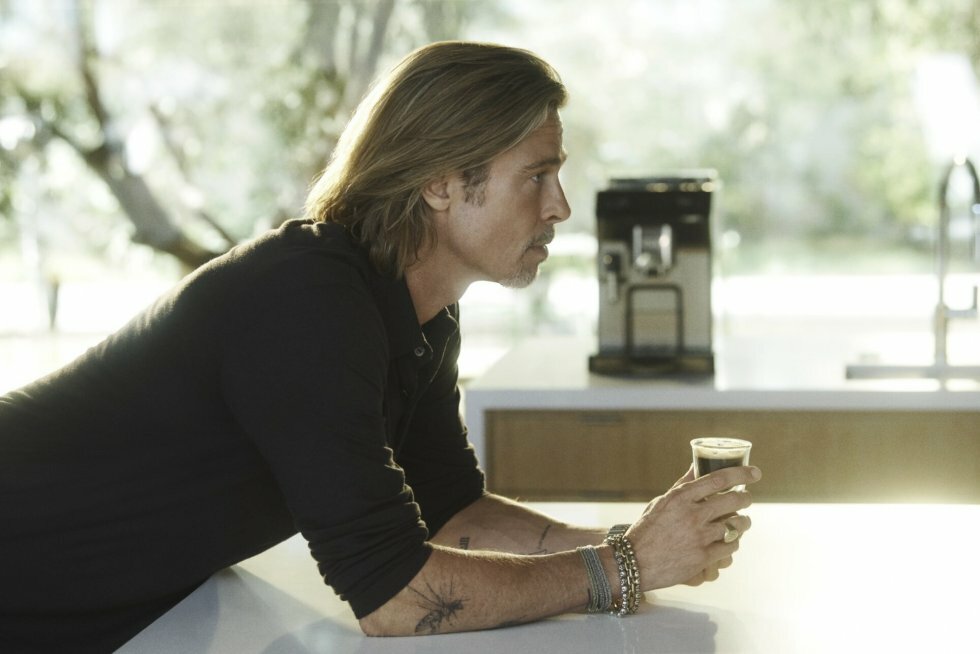 Brad Pitt spiller overfor Dinamica-kaffemaskinen i Perfetto - Foto: De´Longhi PR - Brad Pitt følger i Clooneys fodspor