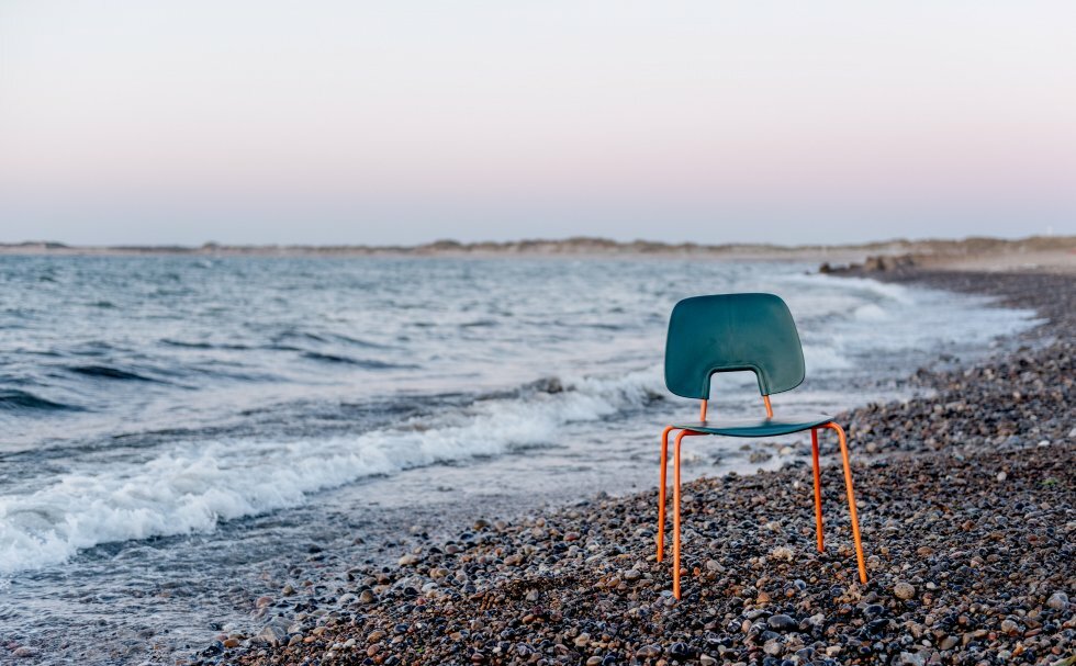 Danske møbeldesignere afslører et nyt tech-baseret system - og en stol der er lavet af fadølsbeholdere