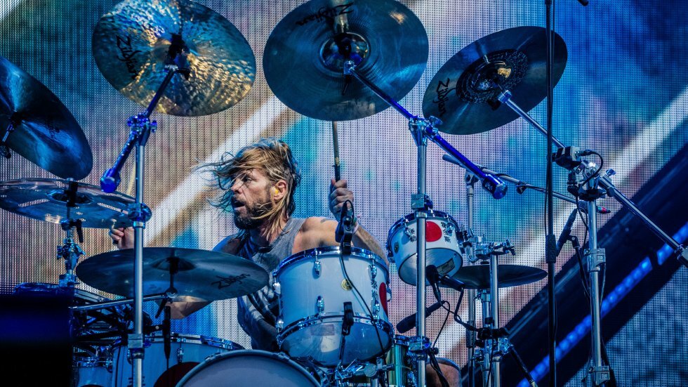 In Your Honor: Foo Fighters' Taylor Hawkins synger Cold Day in the Sun på Wembley