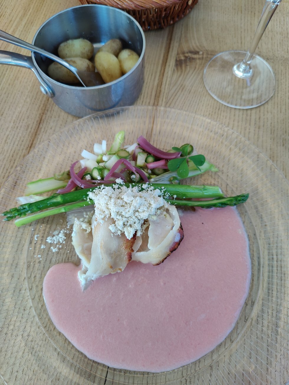 Havkat med lyserød Beurre Blanc. - Restaurant-anmeldelse: Restaurant Strandlyst