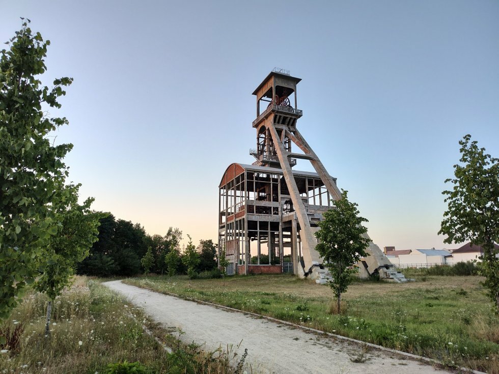 Nedlagte minetårne tårner op flere steder over nationalparken Hoge Kempen - Turen går til Belgien: Flandern rundt med ophøjet ro og fritjes