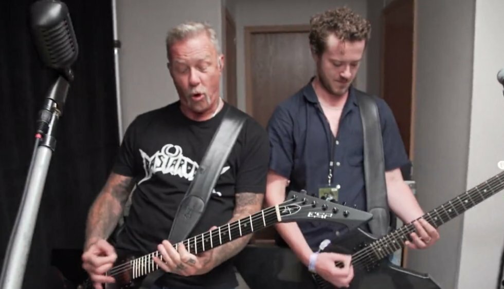 Se Stranger Things-stjerne performe Masters of Puppets med Metallica backstage