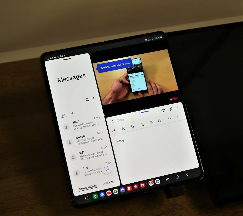 Den nye statuslinje navigation i bunden af Fold4 gør mobilen endnu mere produktiv - Flip, fold, renew, repeat: Samsungs foldbare smartphones er modnet en generation