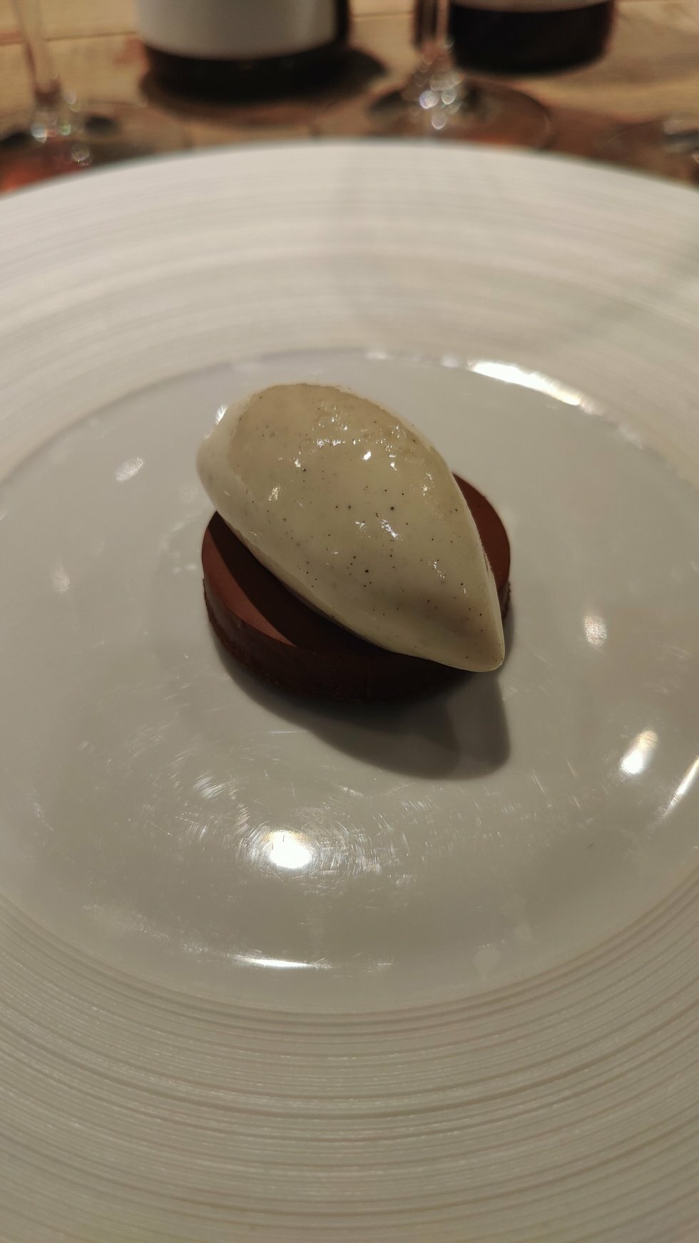 Friisholm-chokolade-ganache og vaniljeis.  - Restaurant-anmeldelse: Connection by Alan Bates