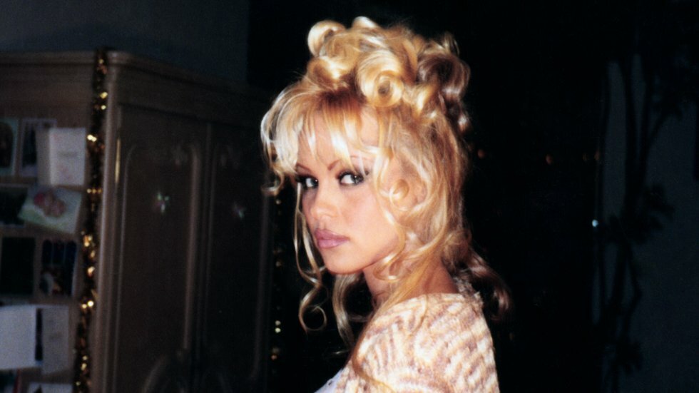Første trailer til Pamela Anderson-dokumentaren fortæller livshistorien fra hendes synspunkt