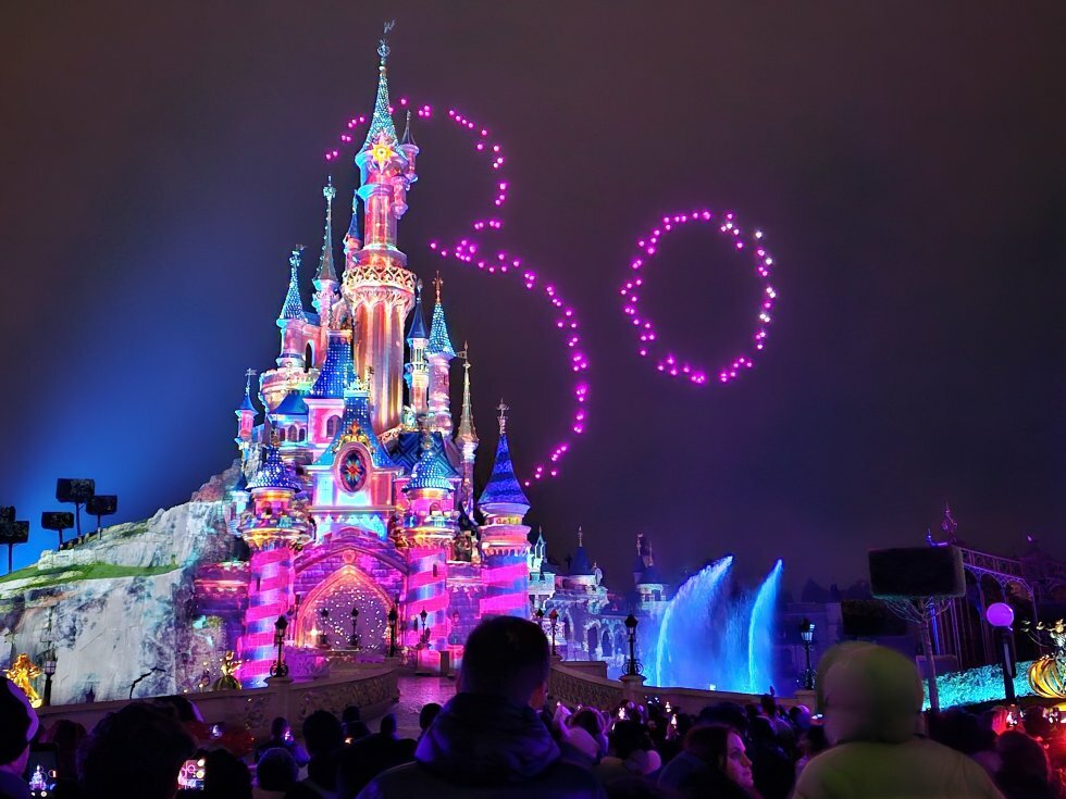 Disney Delight er et andet aftenshow, der også benytter droner i fremførelsen - Disneyland Paris er klar med et spektakulært Marvel Avengers droneshow!