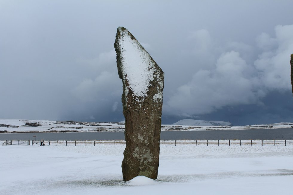 En af de originale Stones of Stenness. - Rejse-reportage: Whisky-eventyr på Orkneyøerne