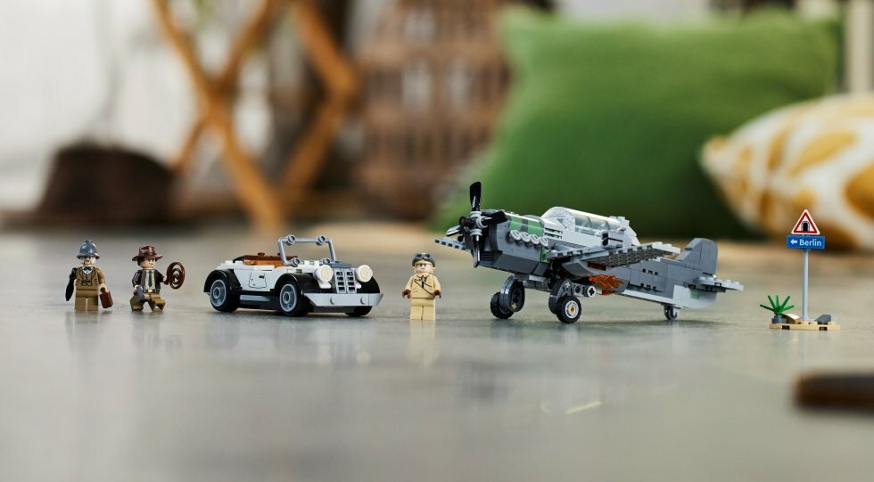 77012 LEGO® Indiana Jones? Fighter Plane Chase byggesæt - Indiana Jones er tilbage i LEGO