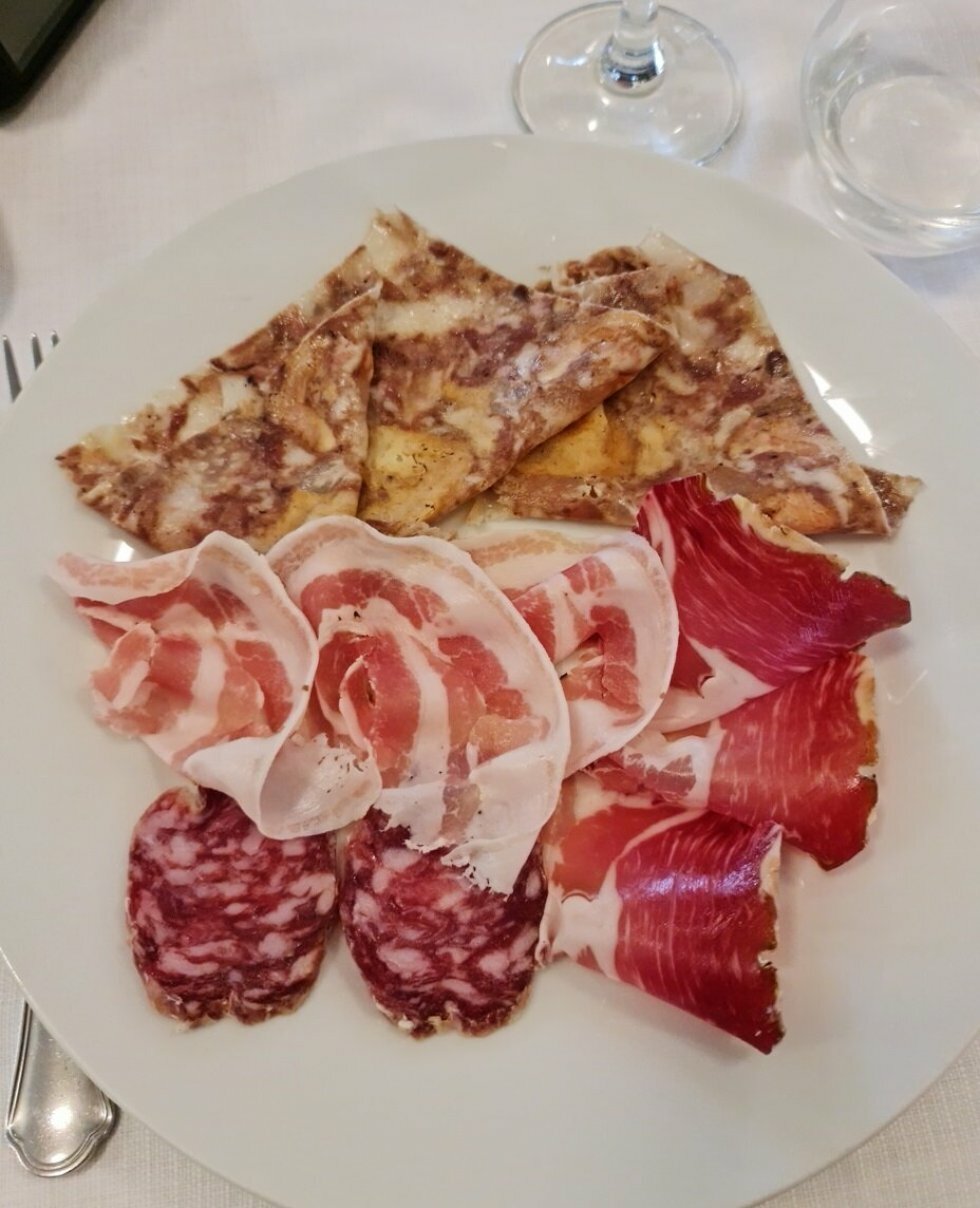 Italiensk salame. - Rejse-reportage: På oste- og skinkeeventyr i Parma Italien