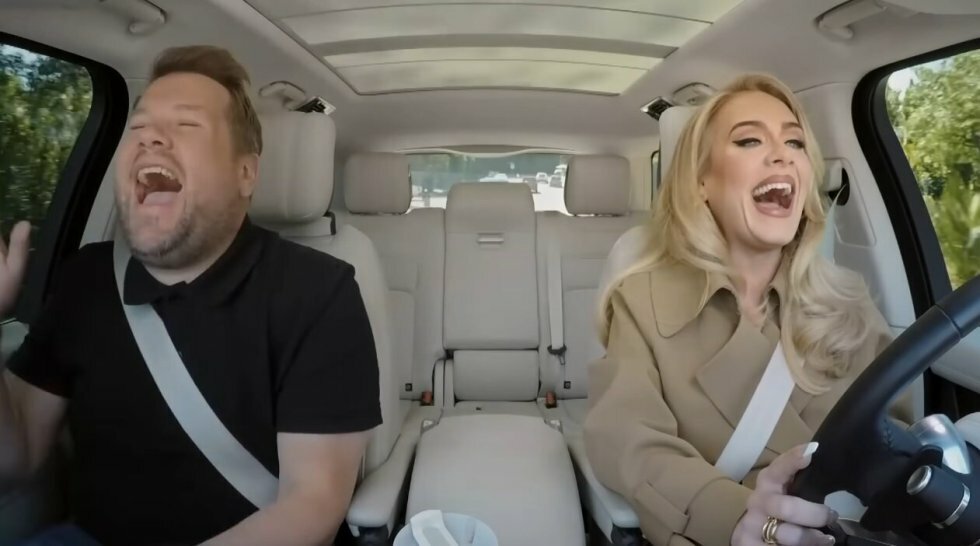 Adele tager James Corden med på den sidste Carpool Karaoke