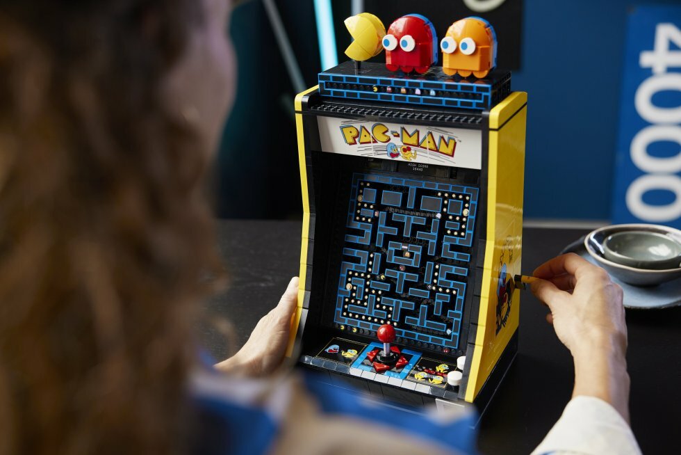 Lego genskaber Pac-Man som arkademaskine