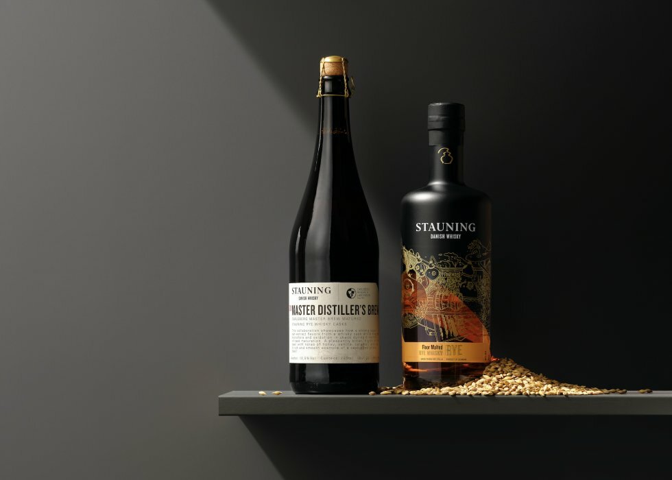 Stauning Whisky og Carlsberg lancerer unik øl på pivlækre champagne-flasker