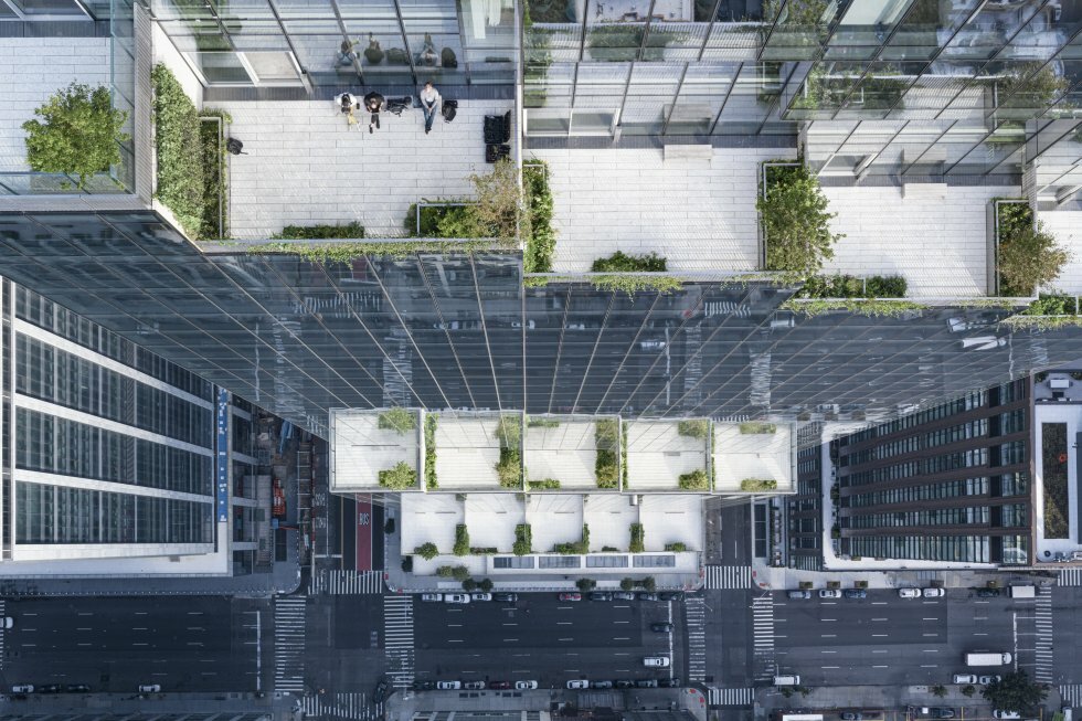 The Spiral - BIG - Fotograf: Laurian Ghinitoiu - Et grønt bælte snor sig 66 etager op ad New Yorks nye 'Verdens bedste skyskraber' designet af Bjarke Ingels