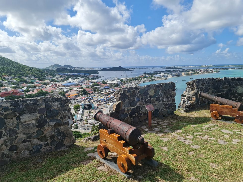 Udsigten fra Fort Louis i Marigot.  - Rejse-reportage: Caribisk eventyr på St. Martin