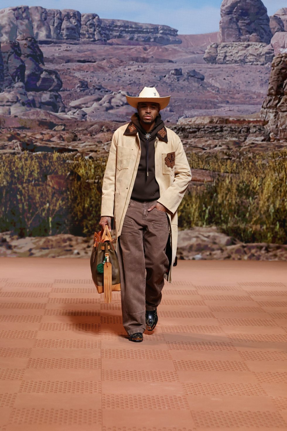 Foto: Louis Vuitton AW24 - Pharrell fortolker det vilde vesten i form af arbejdsinspireret Louis Vuitton-kollektion
