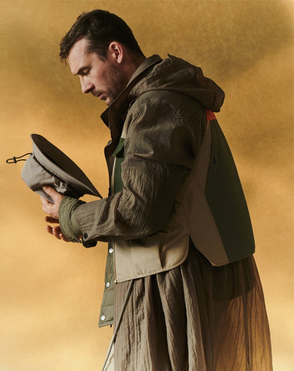 Skuespiller Barry Sloane i Desert-outfit - Fotograf: Daniel Benson - Fra gaming til gademode: Call of Duty-ikon bliver modemand i anderledes samarbejde fra CoD