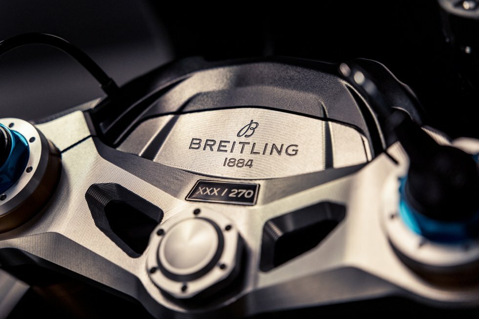 Triumph Speed Triple 1200 RR Breitling Limited Edition - Nyt Breitling ur kan kun erhverves ved køb af helt speciel Triumph motorcykel