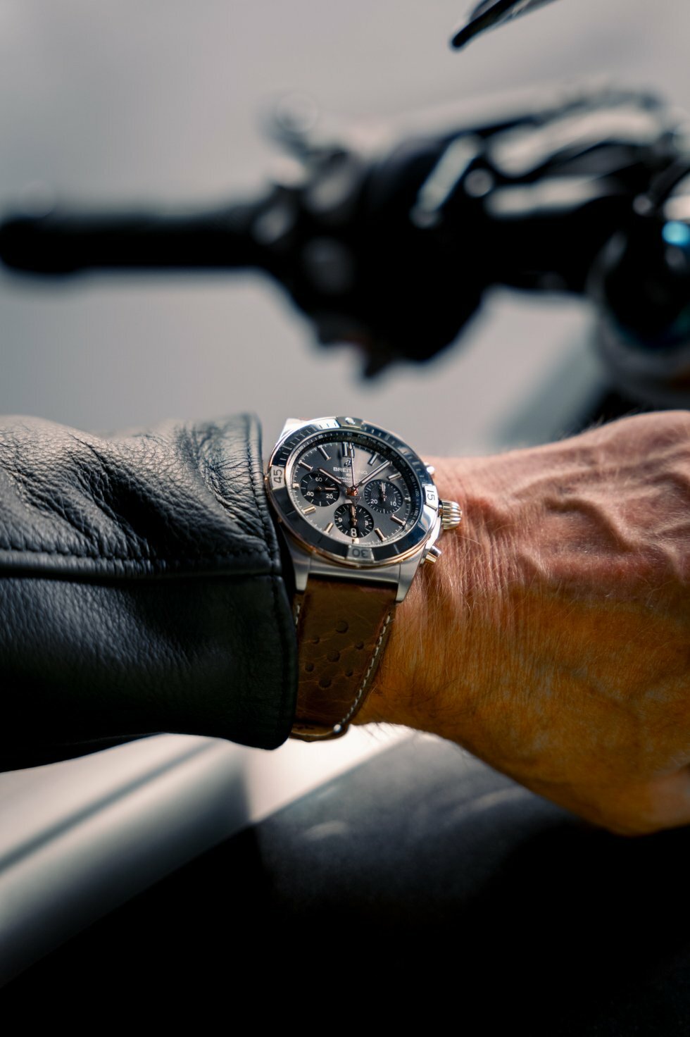 Breitling Chronomat B01 42 Triumph - Nyt Breitling ur kan kun erhverves ved køb af helt speciel Triumph motorcykel