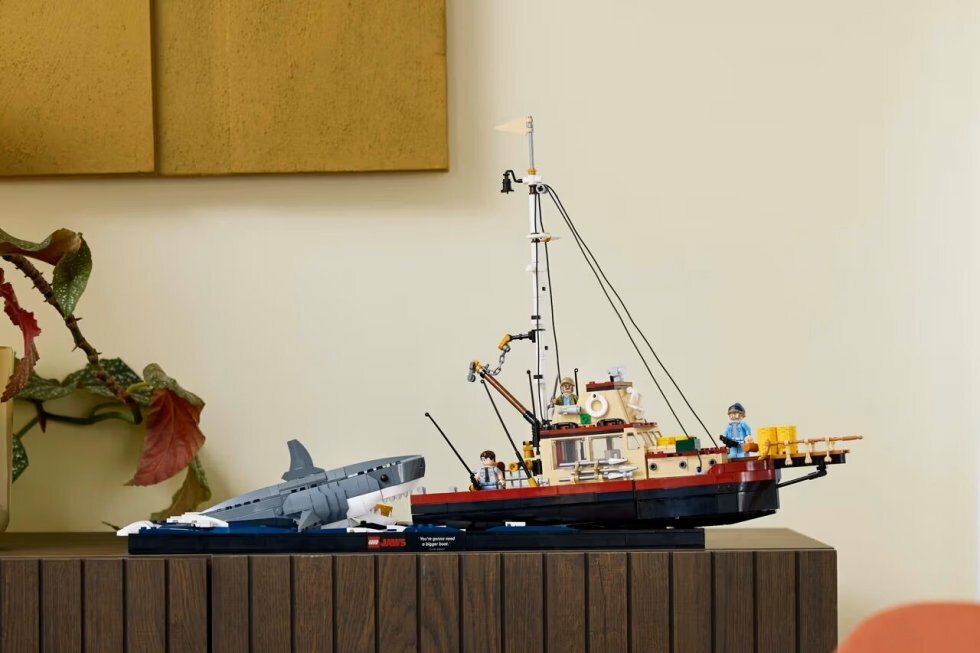 LEGO har lanceret et samlesæt, der hylder Steven Spielbergs klassiker, Jaws