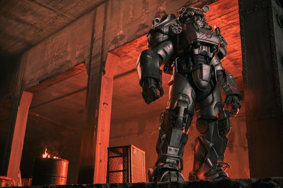 Fallout Power Armor - Foto: JoJo Whilden/Prime Video - Det skal du streame i sommerferien: Prime Video