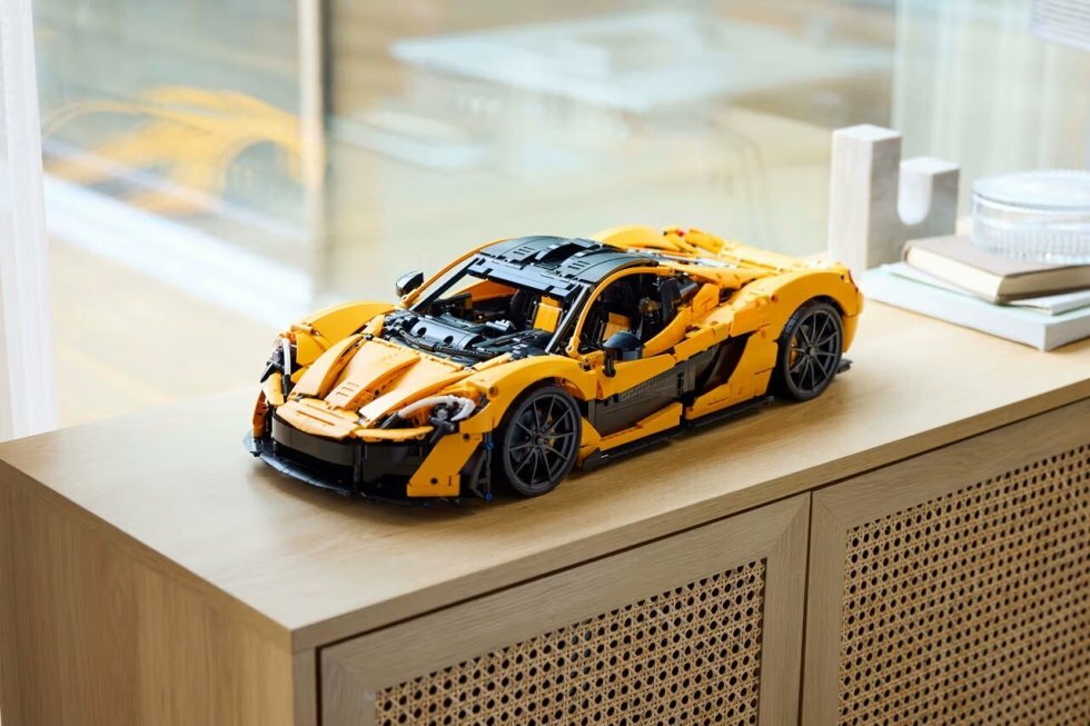 LEGO har slået sig sammen med McLaren på modellen McLaren P1 med 3893 dele