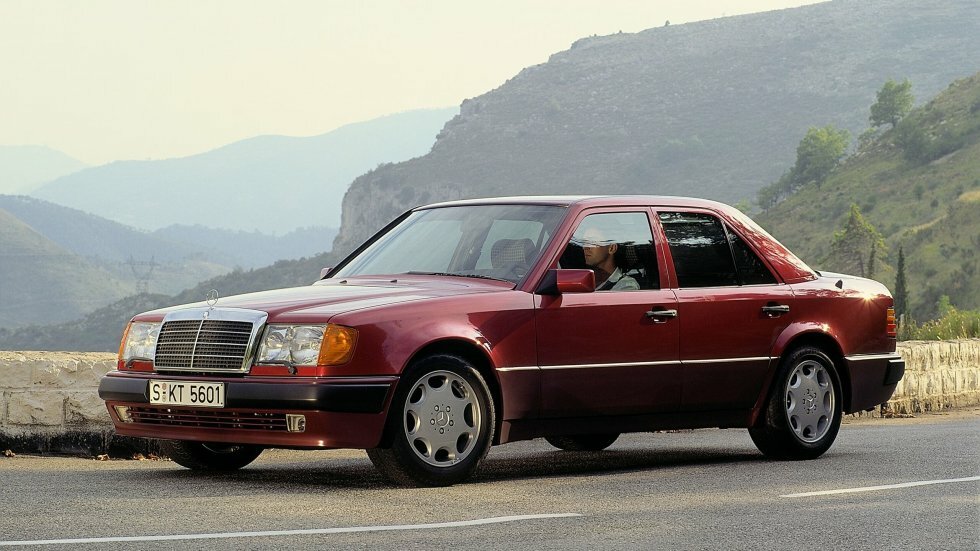 Mercedes-Benz 500E - Foto: Mercedes Benz Global - 10 lækre biler fra 1990'erne, som vi gerne så i garagen