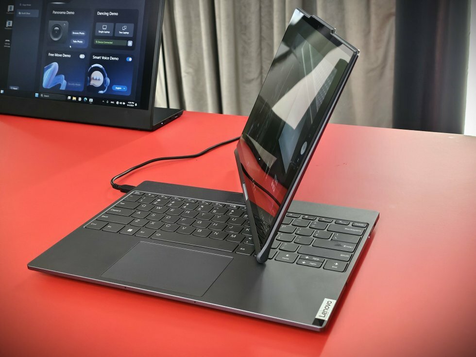 Yoga Auto Twist AI PC: Lenovo har opfundet en laptop til dig med restless leg syndrome! 