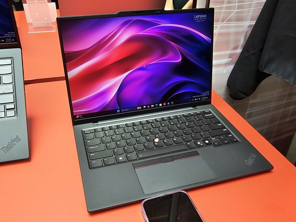 Thinkpad X1 Carbon Aura Edition - Lenovo: AI er for alvor kommet til den bærbare PC - og det vil revolutionere måden vi arbejder på