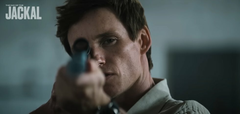 Eddie Redmayne spiller brutal lejemorder i fuld trailer til The Day of the Jackal