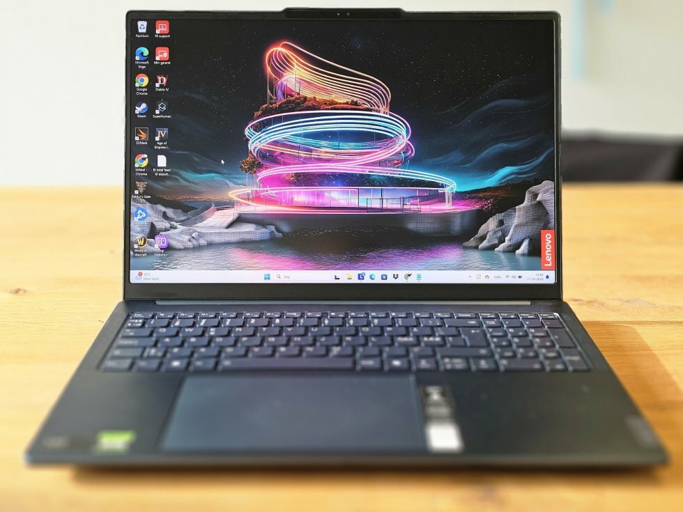 Farverne popper på Yoga Pro 9i?s fantastiske 16? MiniLED-skærm - Yoga Pro 9i: Lenovo flexer AI-musklerne i en bærbar sammensmeltning af luksus og ydeevne